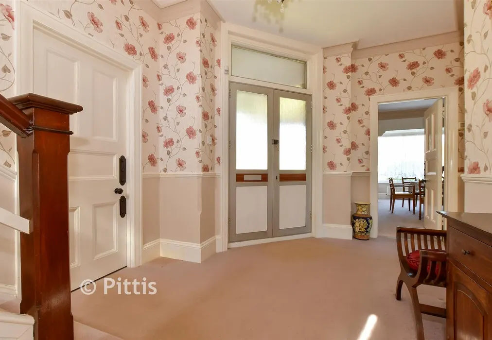 Internal Lifestyle Photograph - Arthurs Hill, Shanklin, Isle of Wight - Wards of Kent