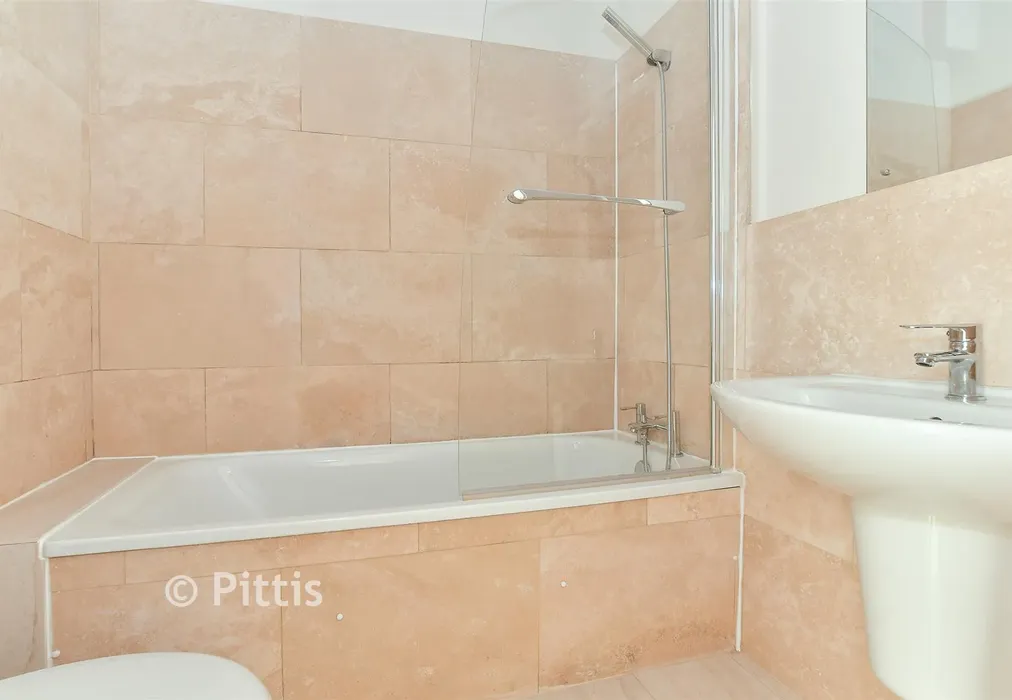 Bathroom - Hambrough Road, Ventnor, Isle of Wight - Wards of Kent
