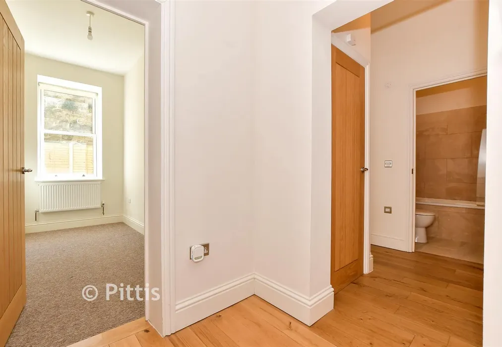 Internal Lifestyle Photograph - Hambrough Road, Ventnor, Isle of Wight - Wards of Kent