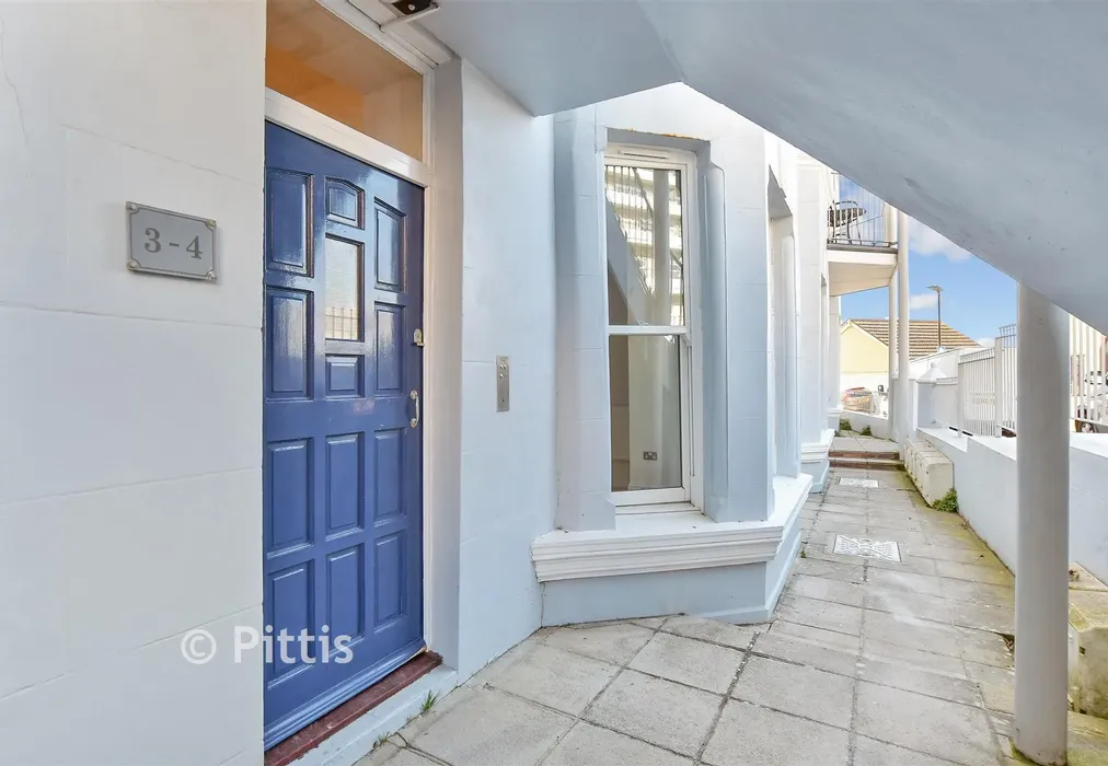 External Lifestyle Photograph - Hambrough Road, Ventnor, Isle of Wight - Wards of Kent