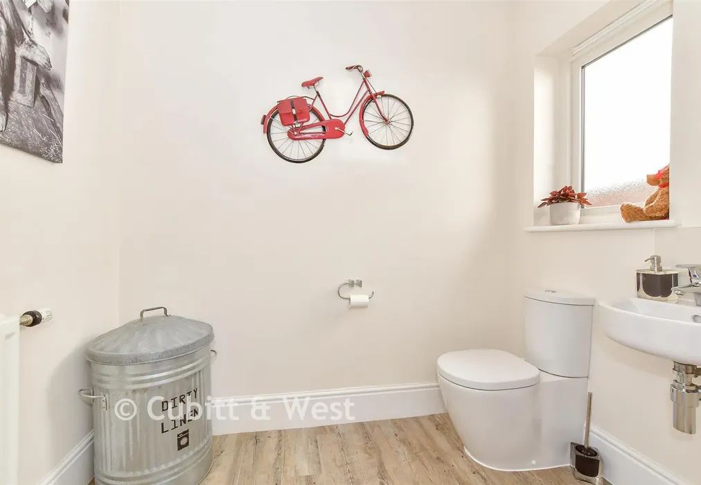 Cloakroom - Newlands Avenue, Waterlooville, Hampshire - Wards of Kent