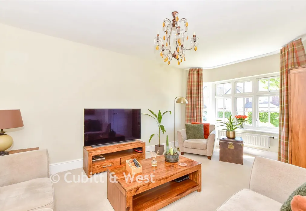 Lounge - Newlands Avenue, Waterlooville, Hampshire - Wards of Kent