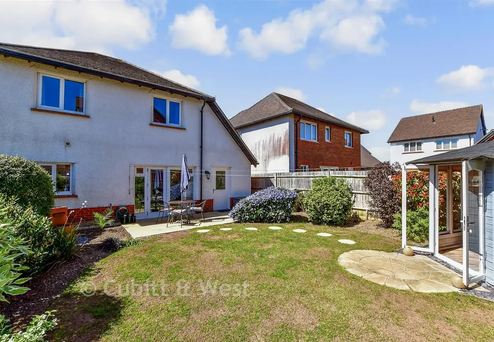 Rear Garden - Newlands Avenue, Waterlooville, Hampshire - Wards of Kent