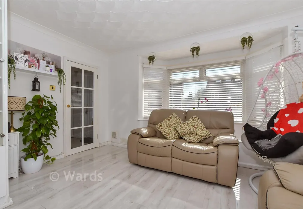 Lounge - Bybrook Road, Kennington, Kent - Wards of Kent
