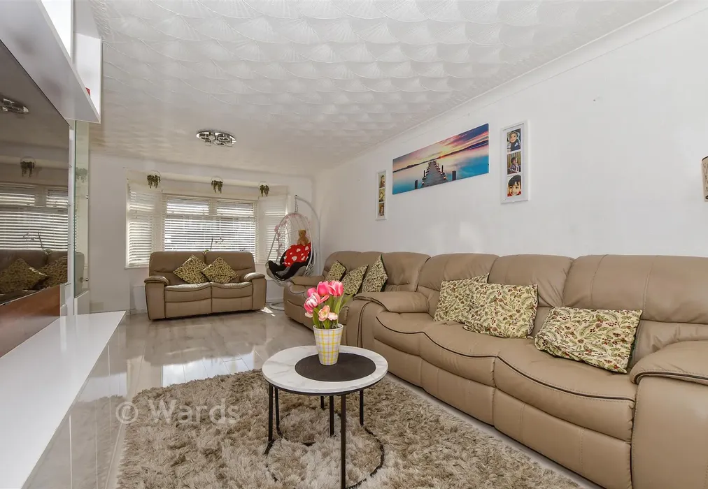 Lounge - Bybrook Road, Kennington, Kent - Wards of Kent