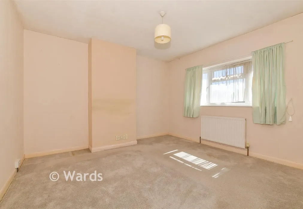 Bedroom 1 - Downs Avenue, Whitstable, Kent - Wards of Kent