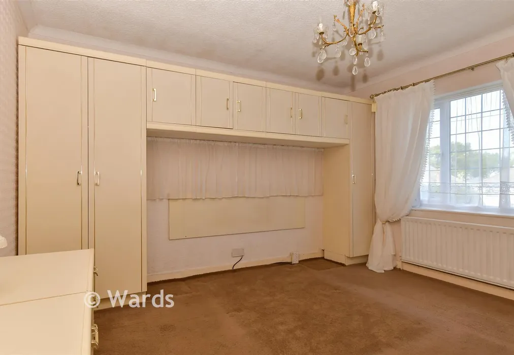 Bedroom 1 - The Grove, West Kingsdown, Sevenoaks, Kent - Wards of Kent