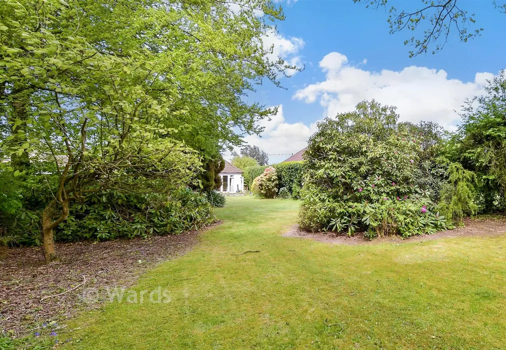 Rear Garden - The Grove, West Kingsdown, Sevenoaks, Kent - Wards of Kent