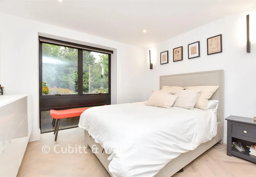 Bedroom 1 - Church Street, Epsom, Surrey - Wards of Kent