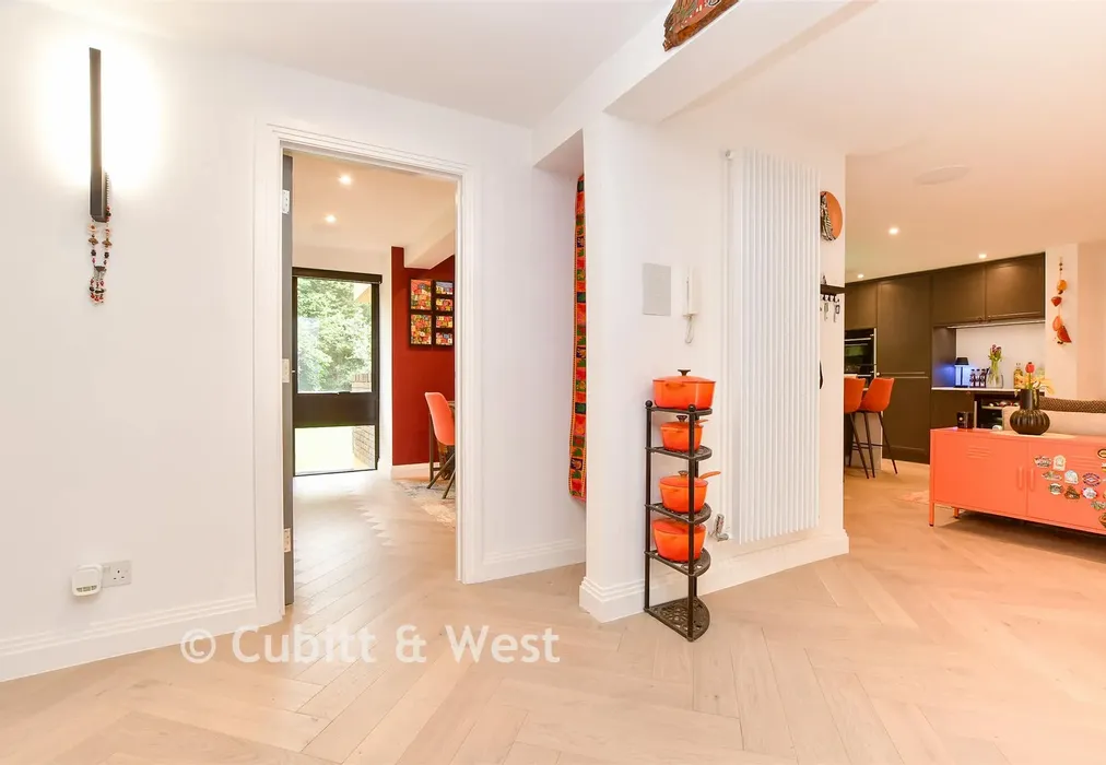 Entrance Hall - Church Street, Epsom, Surrey - Wards of Kent