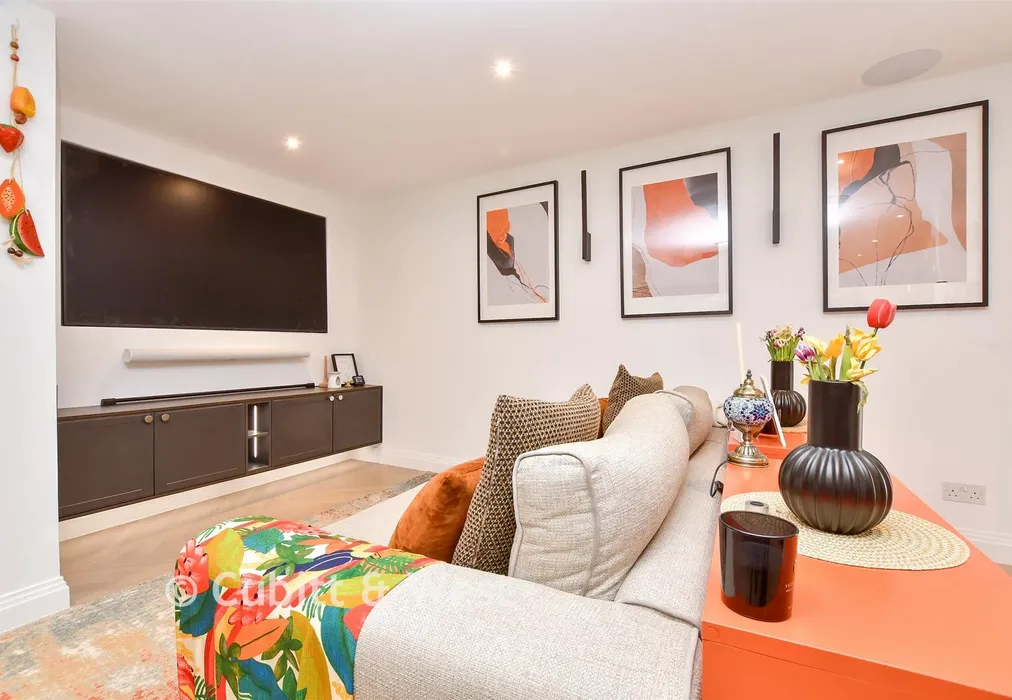 Lounge - Church Street, Epsom, Surrey - Wards of Kent