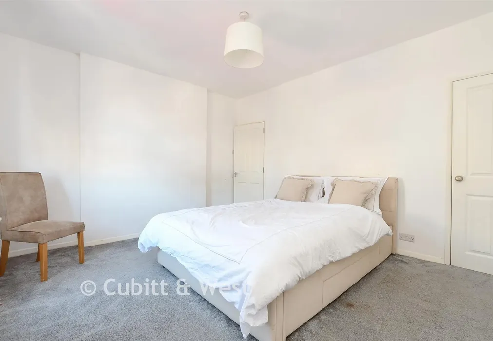 Bedroom 1 - Yorke Road, Reigate, Surrey - Wards of Kent