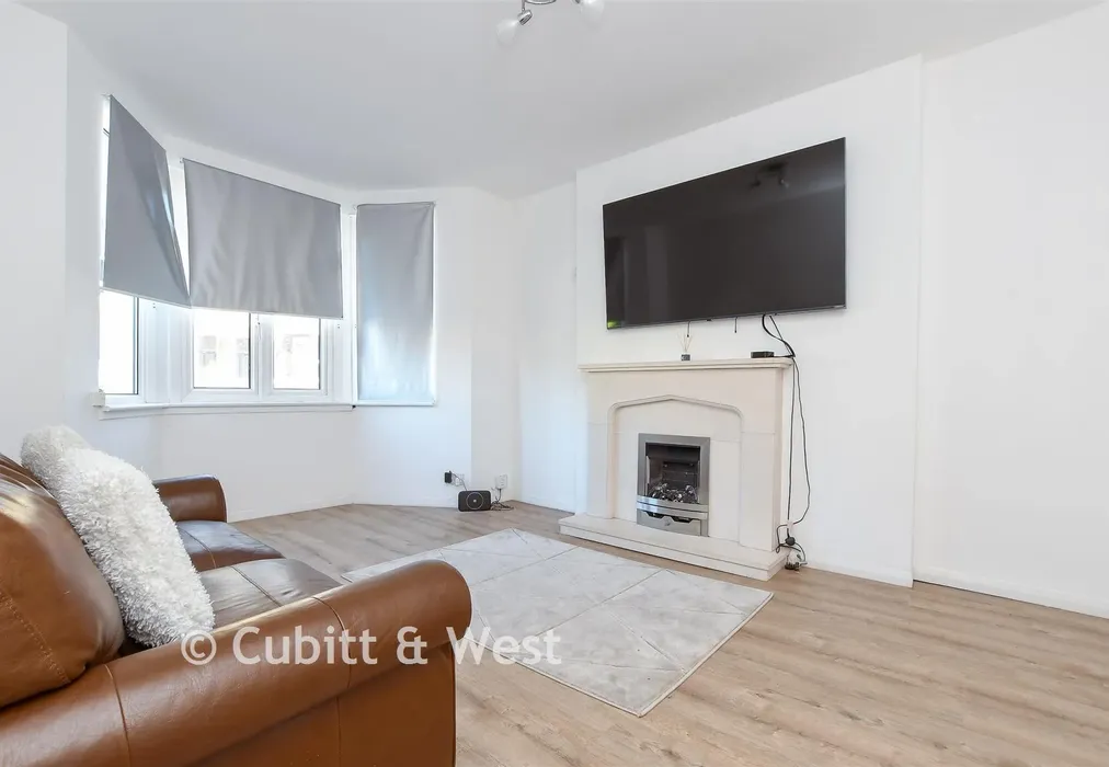 Lounge - Yorke Road, Reigate, Surrey - Wards of Kent