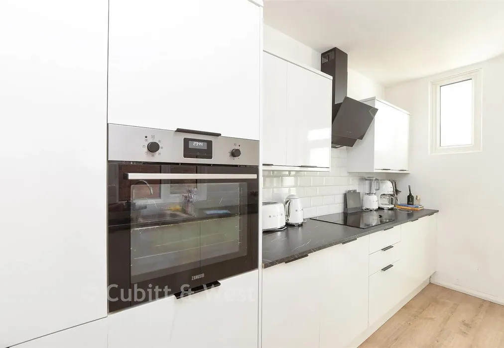Kitchen - Yorke Road, Reigate, Surrey - Wards of Kent