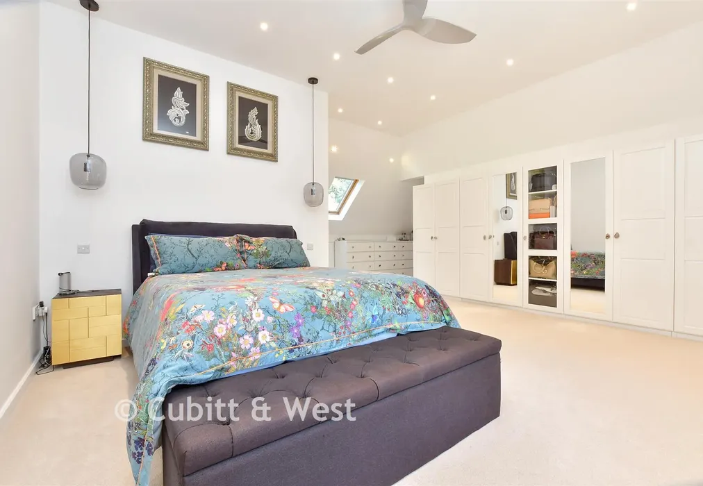 Bedroom 1 - Welcomes Road, Kenley, Surrey - Wards of Kent
