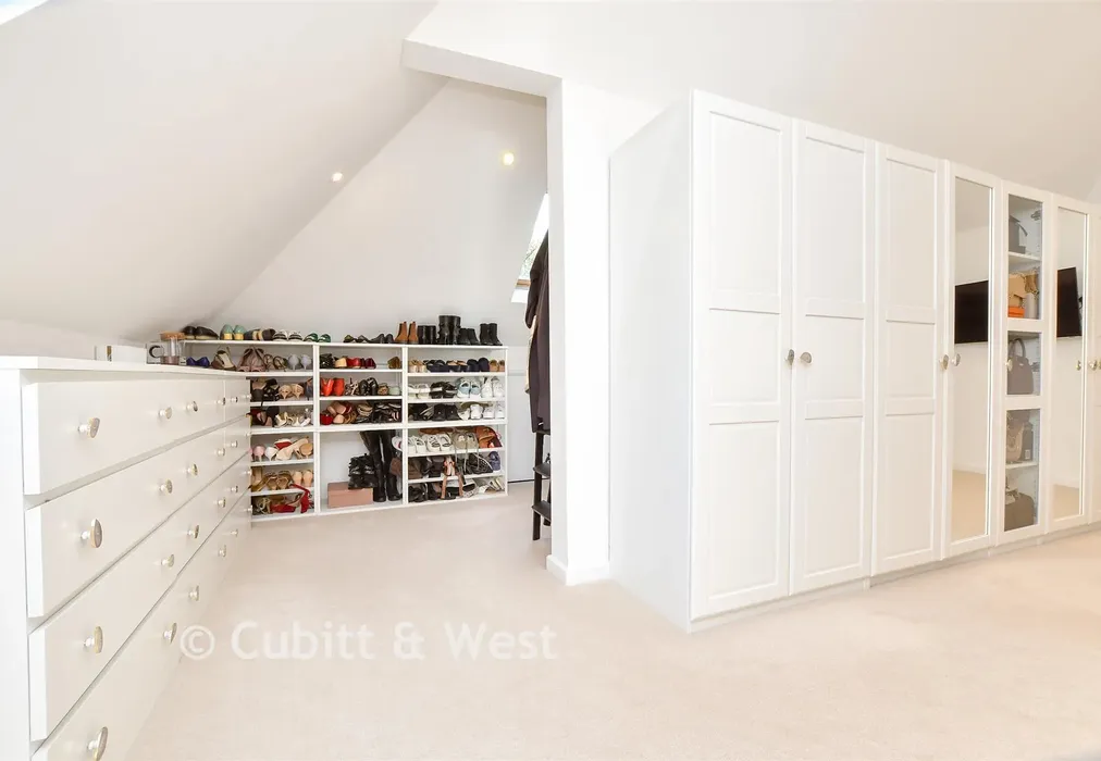 Bedroom 1 - Welcomes Road, Kenley, Surrey - Wards of Kent