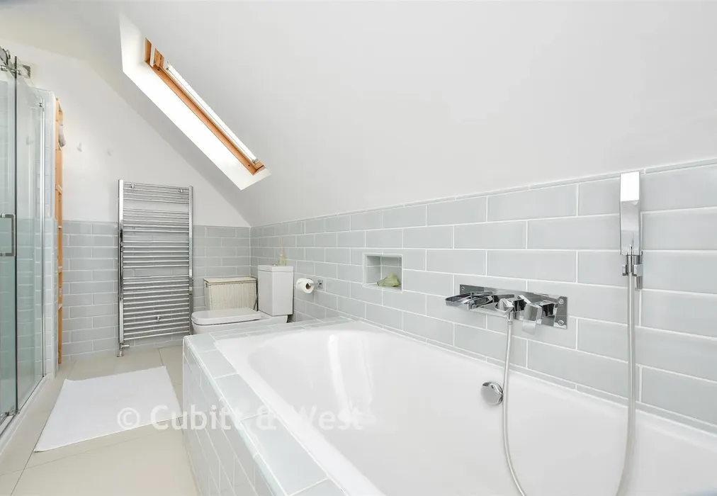En-Suite Shower Room - Welcomes Road, Kenley, Surrey - Wards of Kent