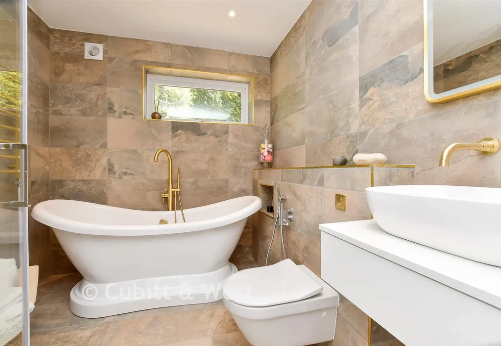 Bathroom - Welcomes Road, Kenley, Surrey - Wards of Kent