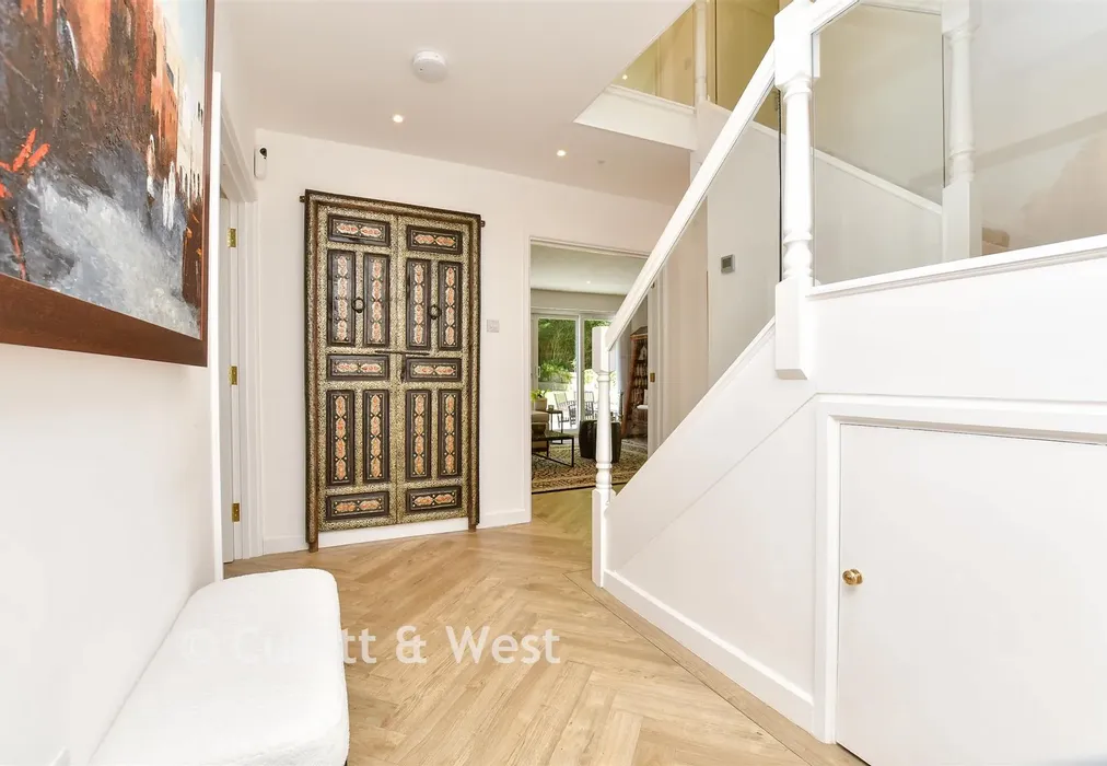 Entrance Hall - Welcomes Road, Kenley, Surrey - Wards of Kent