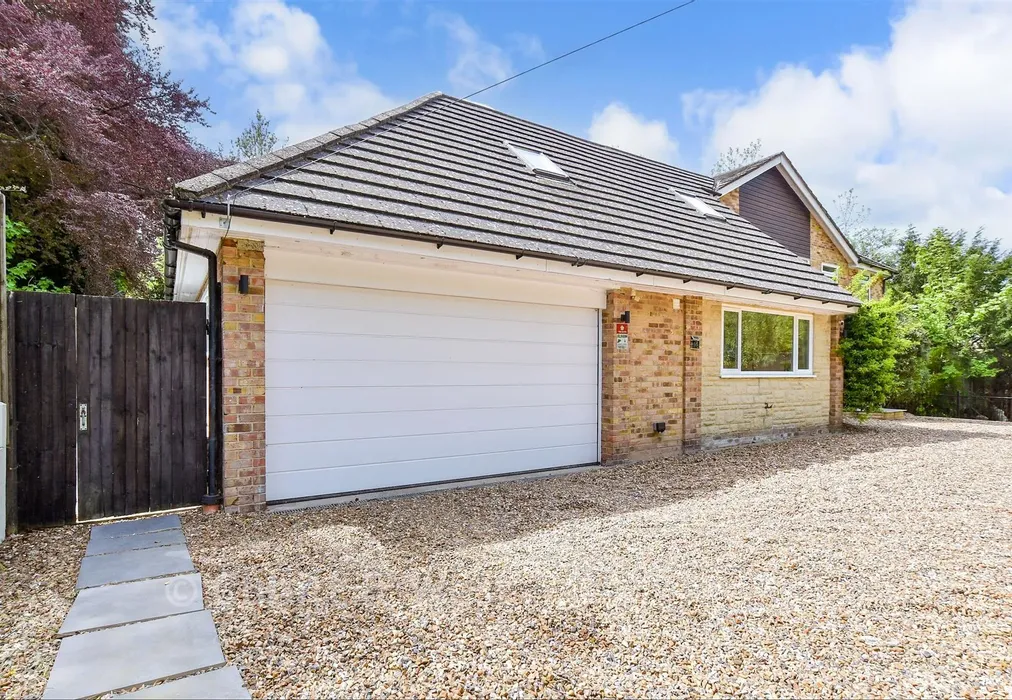Garage - Welcomes Road, Kenley, Surrey - Wards of Kent