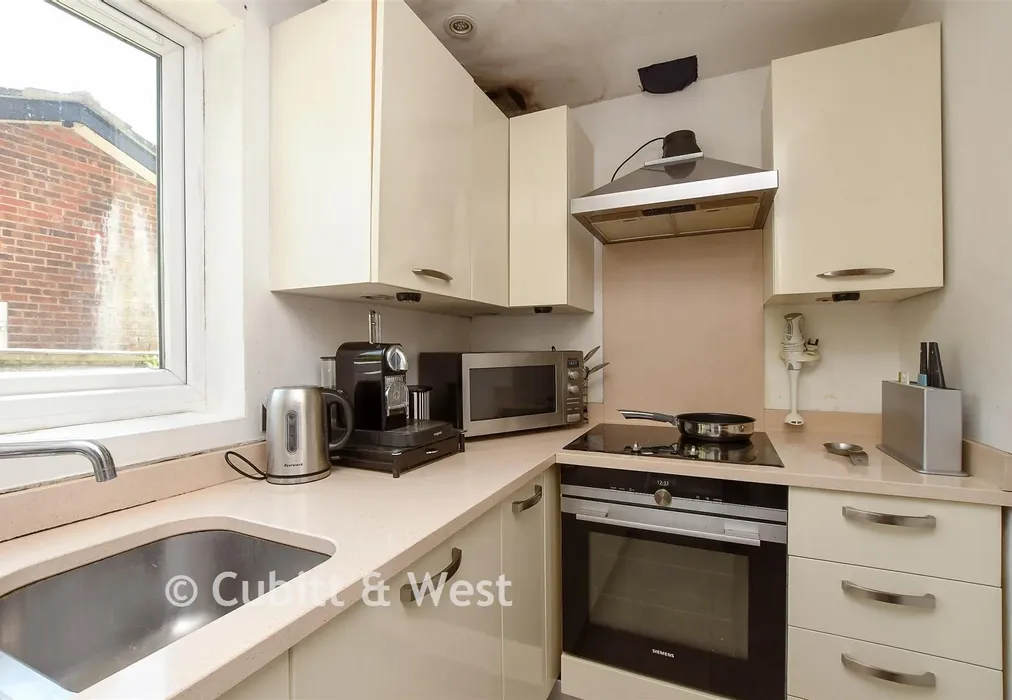 Kitchen - Foxley Lane, Purley, Surrey - Wards of Kent