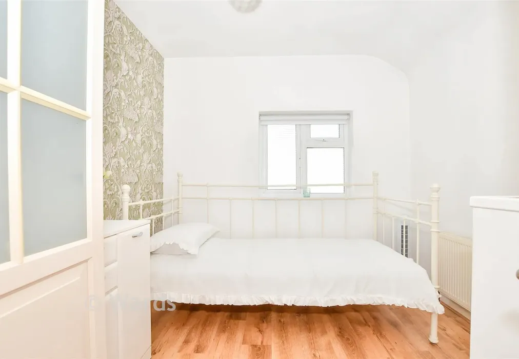 Bedroom 5 - Edinburgh Road, Isle of Grain, Kent - Wards of Kent