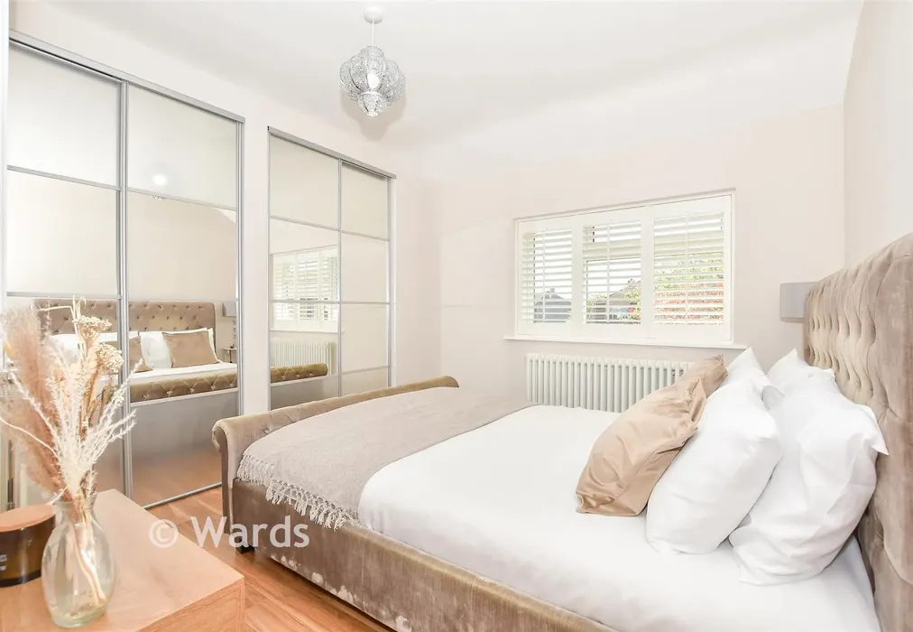 Bedroom 1 - Edinburgh Road, Isle of Grain, Kent - Wards of Kent