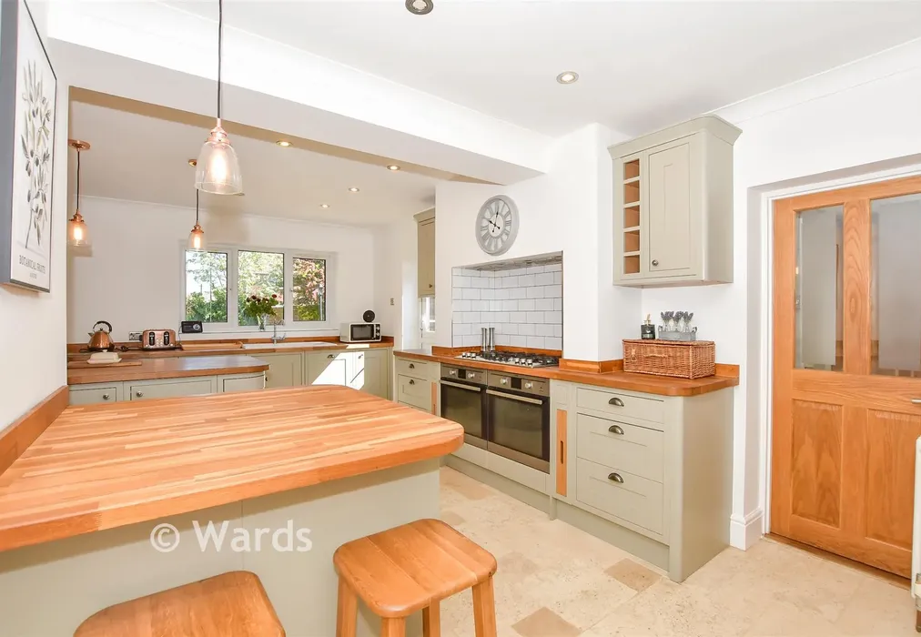 Kitchen/Diner - Edinburgh Road, Isle of Grain, Kent - Wards of Kent