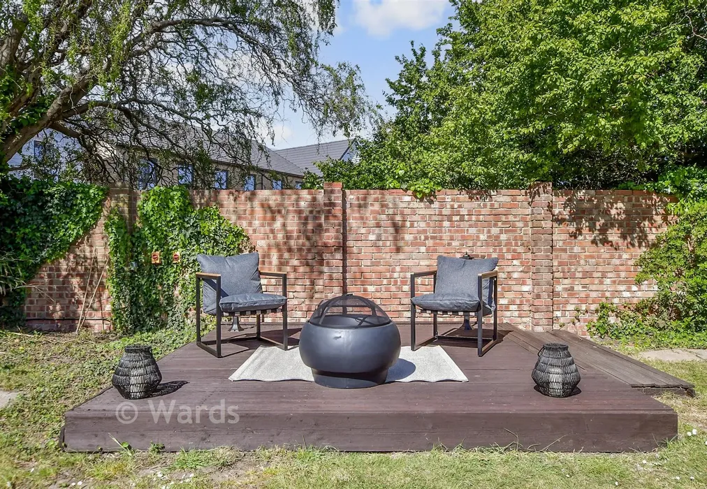 External Lifestyle Photograph - Edinburgh Road, Isle of Grain, Kent - Wards of Kent