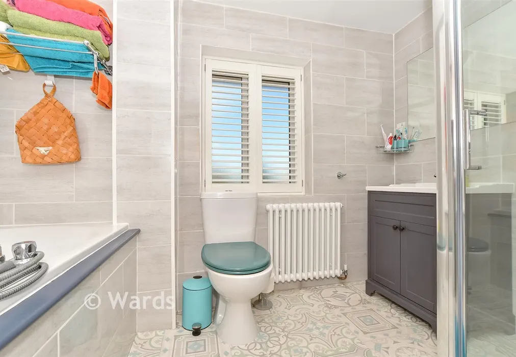Bathroom - High Halden, Ashford, Kent - Wards of Kent