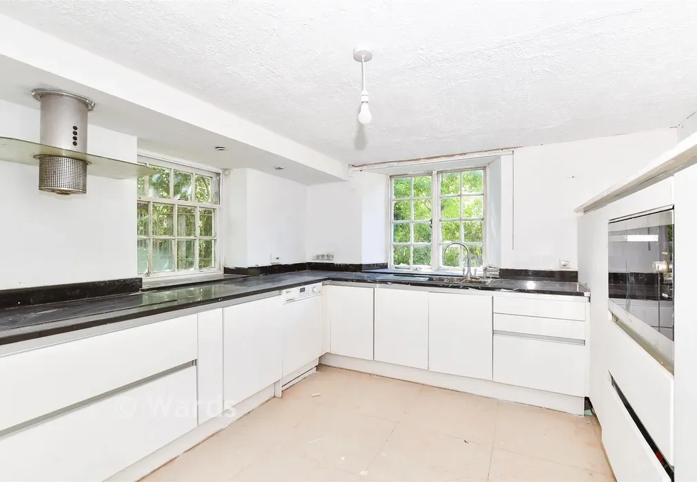Kitchen - Church Lane, Trottiscliffe, West Malling, Kent - Wards of Kent