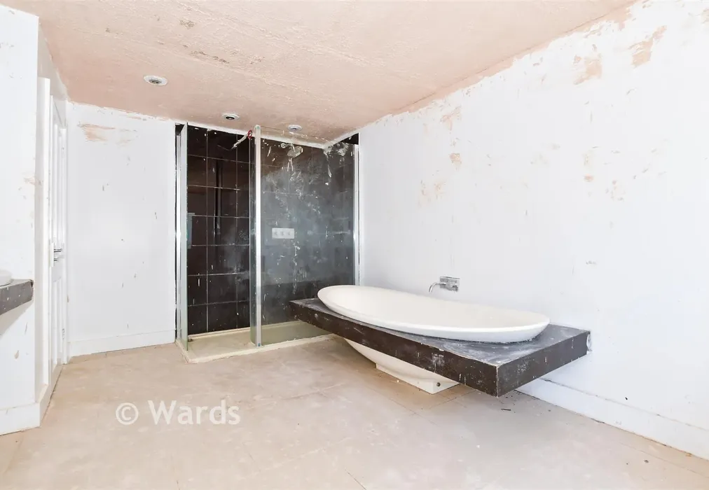 Bathroom - Church Lane, Trottiscliffe, West Malling, Kent - Wards of Kent