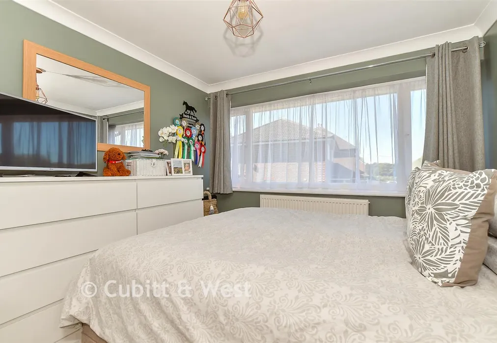 Bedroom 1 - Western Gardens, Crowborough, East Sussex - Wards of Kent