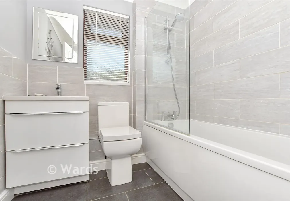 Bathroom - Harvest Way, Singleton, Kent - Wards of Kent
