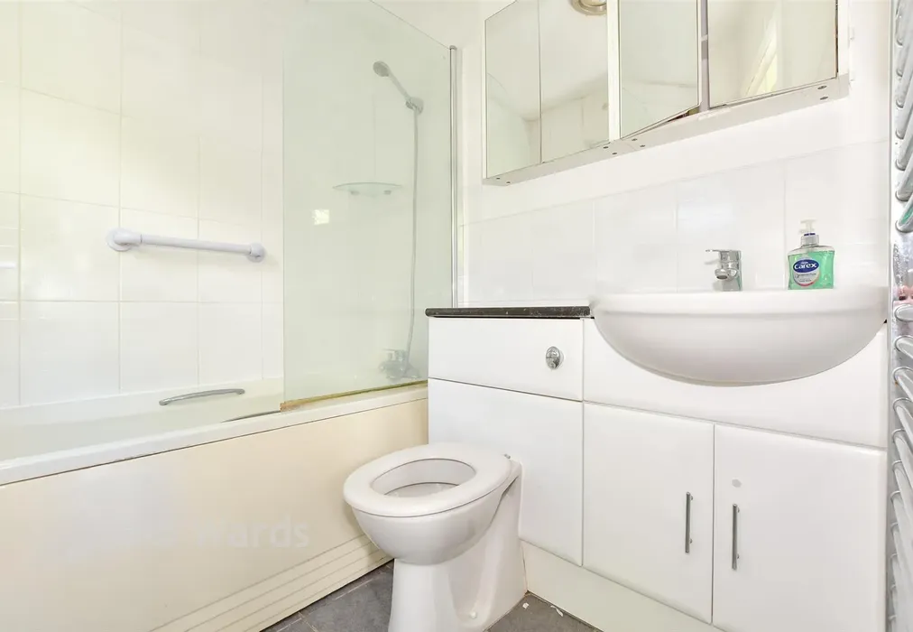 Bathroom - Albert Road, Hythe, Kent - Wards of Kent