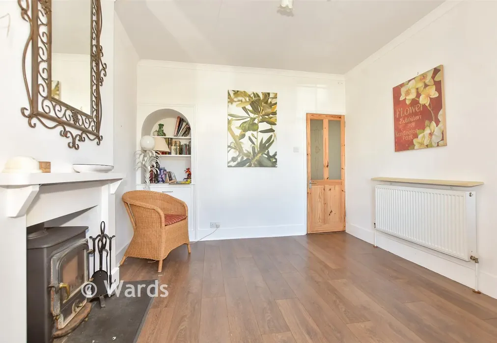 Lounge - Albert Road, Hythe, Kent - Wards of Kent