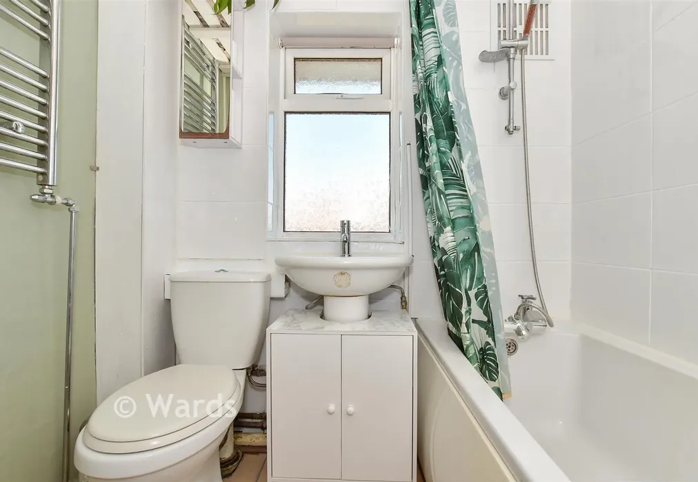 Bathroom - Wilson Avenue, Deal, Kent - Wards of Kent
