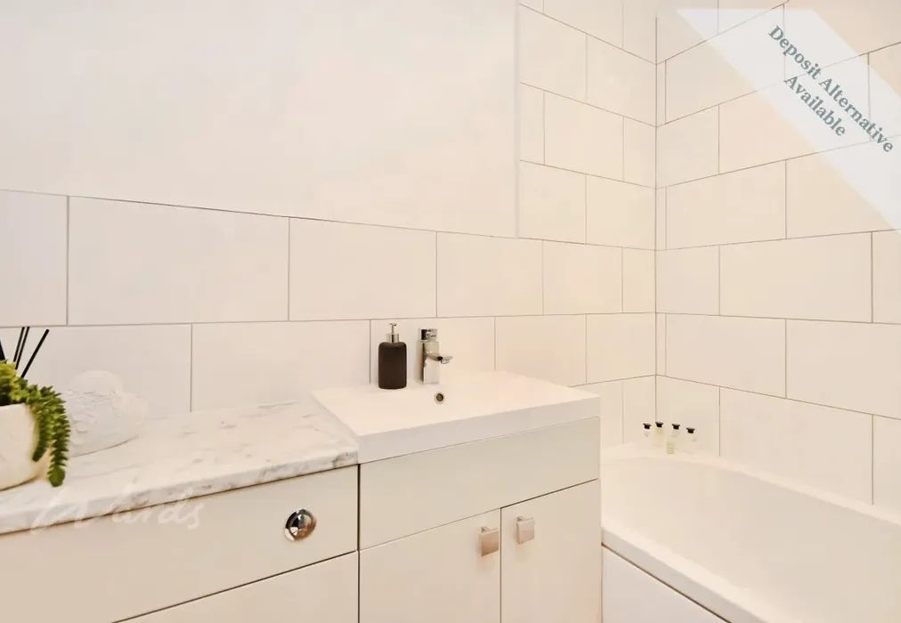 Bathroom - Haskard Close Hawkinge CT18 - Wards of Kent