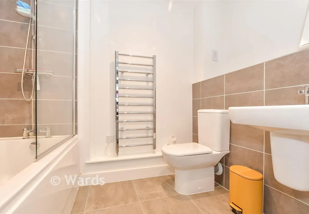 Bathroom - Maidstone Road, Tonbridge, Kent - Wards of Kent