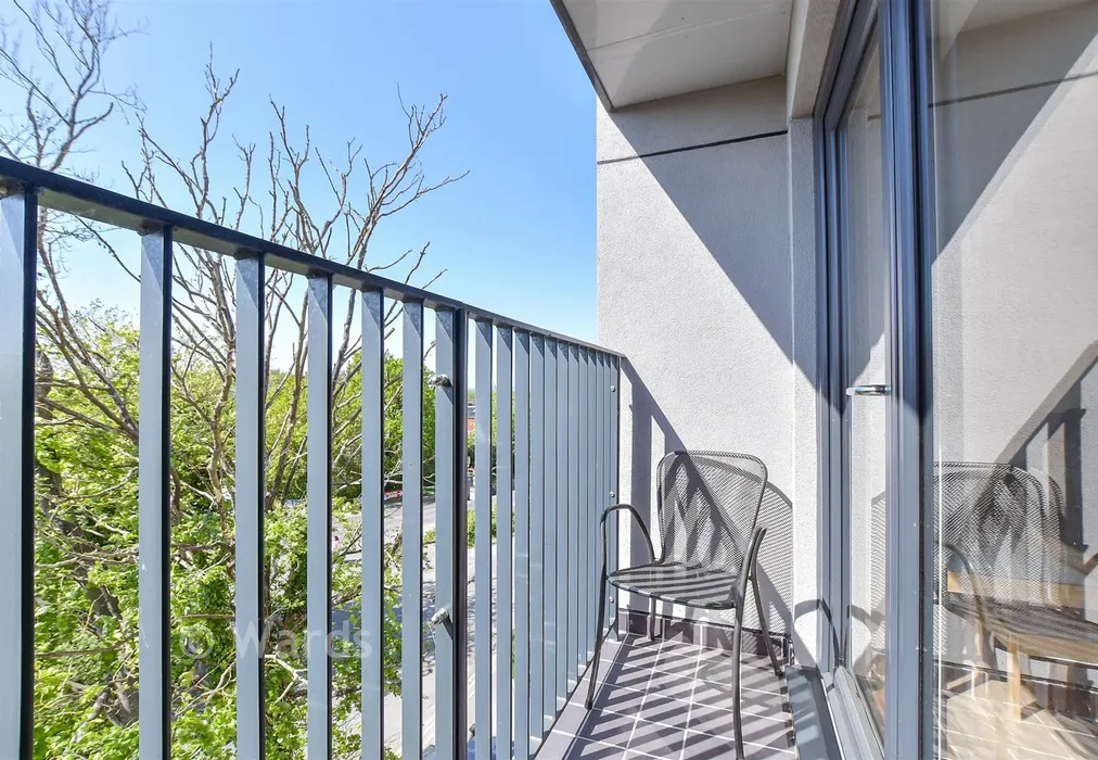 Balcony - Maidstone Road, Tonbridge, Kent - Wards of Kent