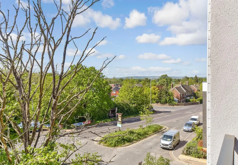 Views To Front - Maidstone Road, Tonbridge, Kent - Wards of Kent