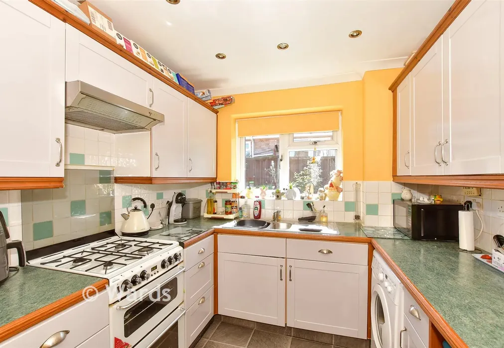 Kitchen - Woodrow Chase, Herne Bay, Kent - Wards of Kent