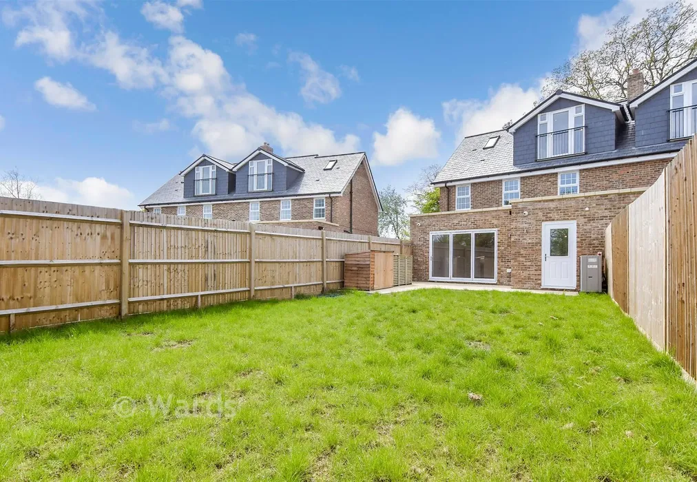 Rear Garden - Claygate, Marden, Tonbridge, Kent - Wards of Kent