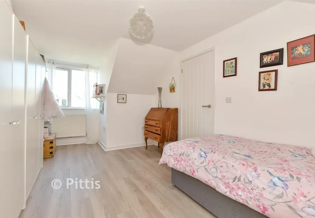 Bedroom 1 - Avenue Road, Sandown, Isle of Wight - Wards of Kent