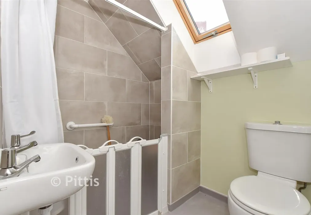 Shower Room - Avenue Road, Sandown, Isle of Wight - Wards of Kent