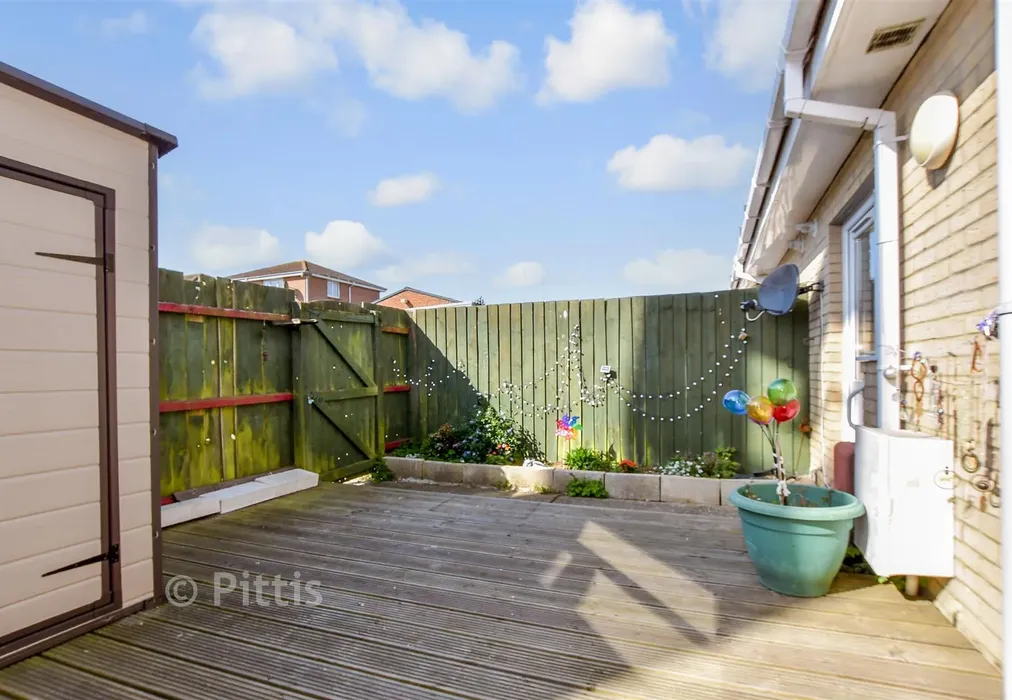 Rear Garden - Avenue Road, Sandown, Isle of Wight - Wards of Kent
