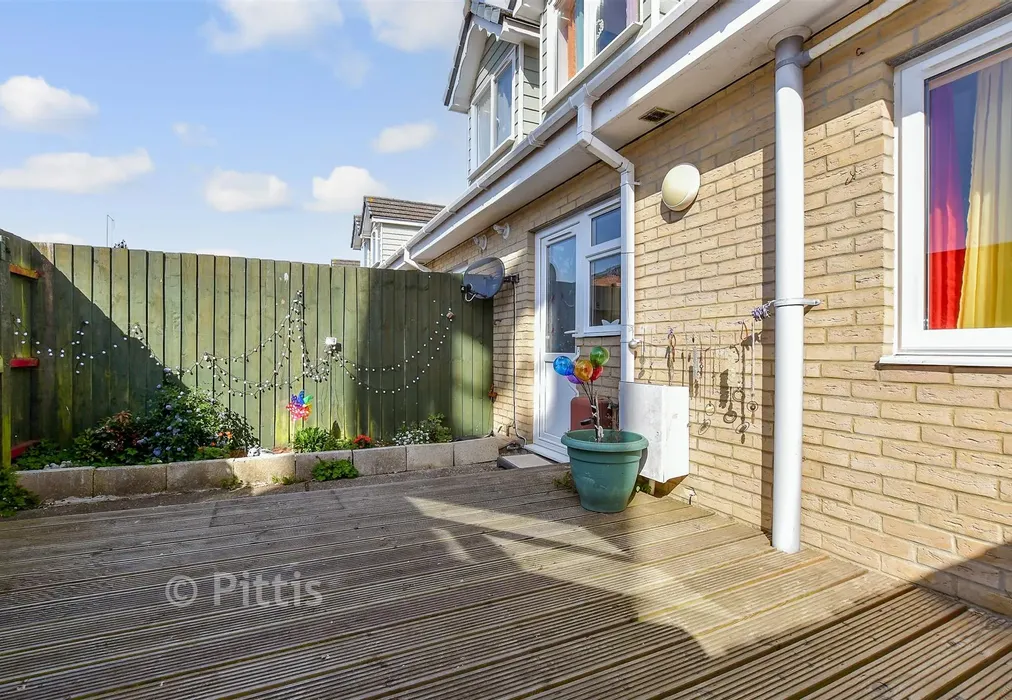 Rear Garden - Avenue Road, Sandown, Isle of Wight - Wards of Kent