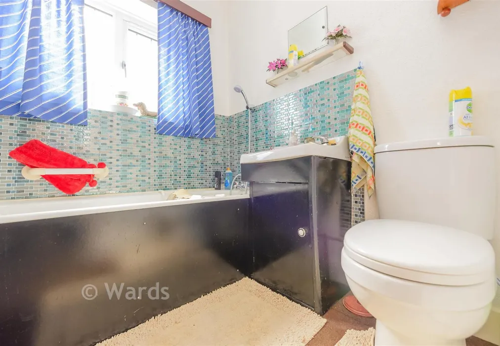 Bathroom - Lime Avenue, Northfleet, Kent - Wards of Kent