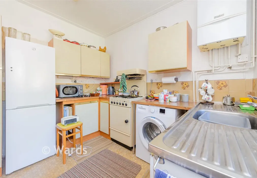 Kitchen - Lime Avenue, Northfleet, Kent - Wards of Kent