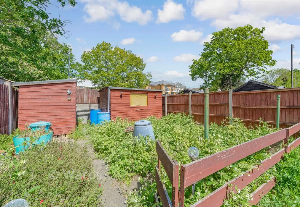 Rear Garden - Lime Avenue, Northfleet, Kent - Wards of Kent